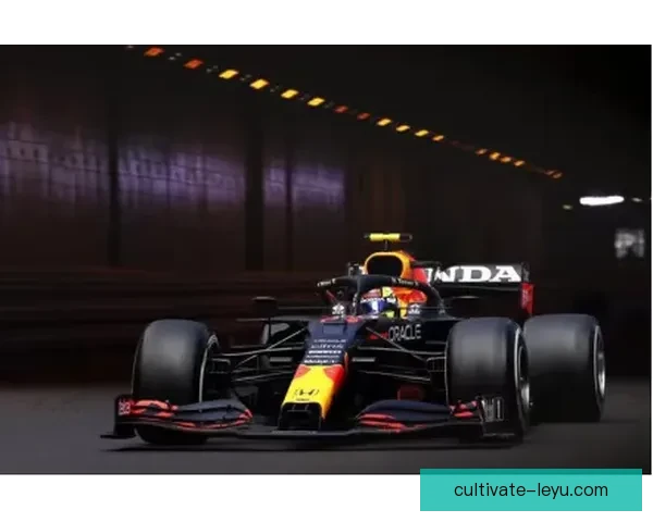 梅赛德斯新赛季战略调整引发F1车队激烈竞争与焦点关注